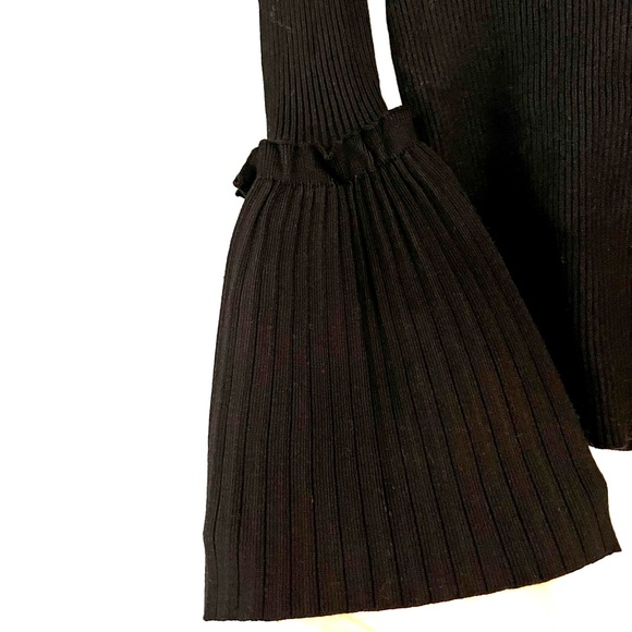 Design Lab turtleneck with wide fan cuffs. - Picture 2 of 3